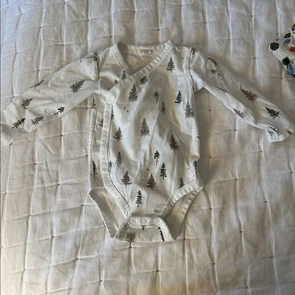 8 piece 6-9mo. Cozy Baby Boy Clothes (029) - Picture 12 of 16